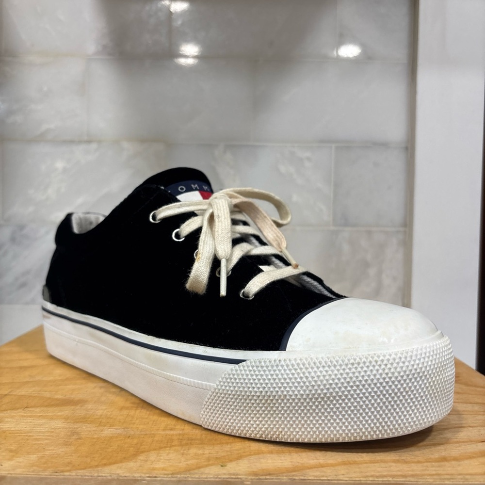 Tommy Hilfiger Womens Suede Sneakers  Black/White  Size 8.5M  W80721 - Picture 2 of 15